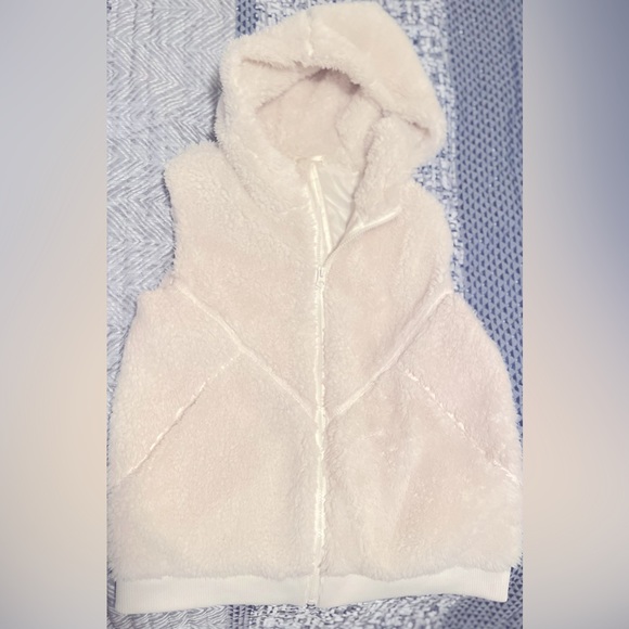 ZYIA Active Cream Hooded Teddy Vest - Picture 2 of 5